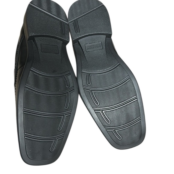 Dockers black leather slip on shoes, sz 10 W, flaw, two tiny scuff marks ,video - Picture 7 of 13